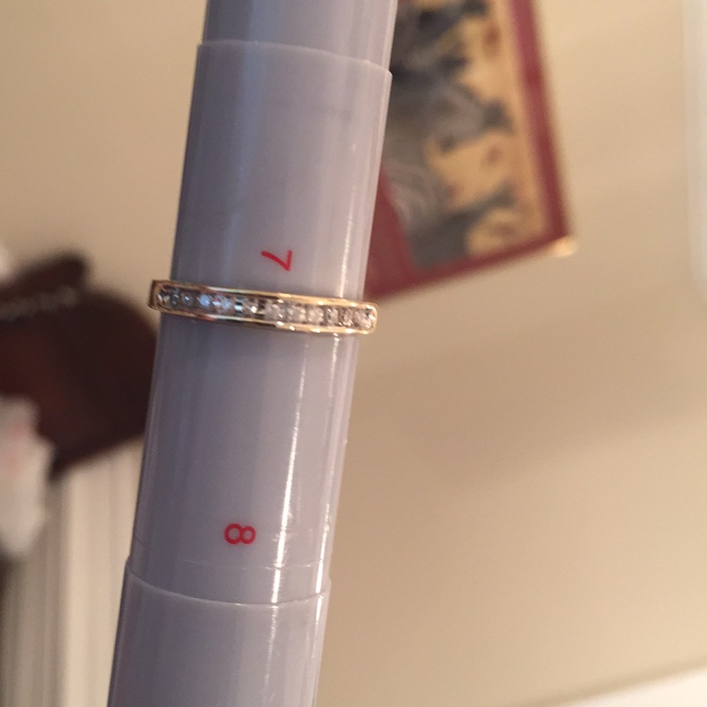 11 Diamonds in 10kt Gold - Picture 6 of 11